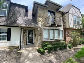 6 1 Main Pl in Benbrook, TX - Building Photo