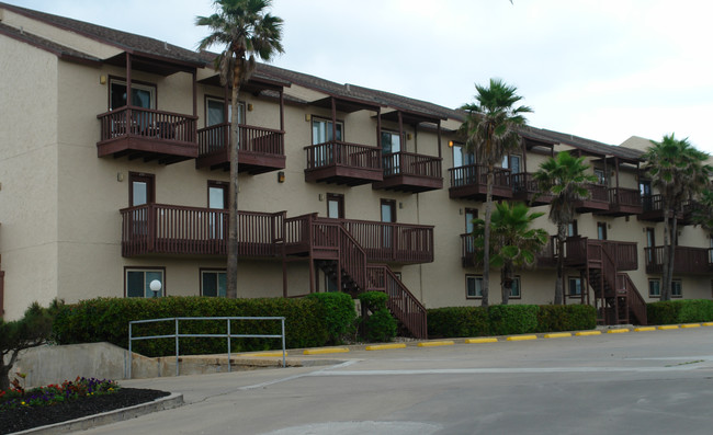 El Constatne Beach front Condominiums in Corpus Christi, TX - Building Photo - Building Photo