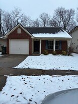 2412 Prescott Ln in Lexington, KY - Building Photo