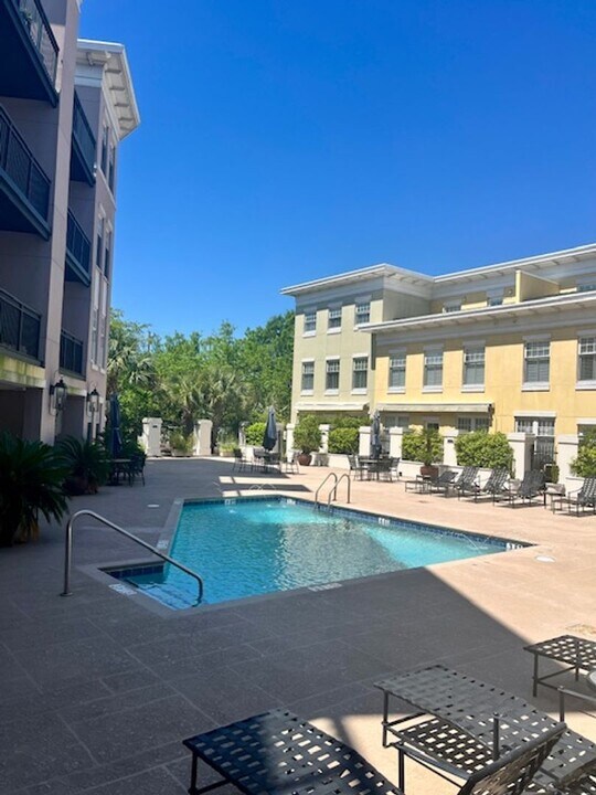 498 Albemarle Rd, Unit 498 Albemarle Unit 503 in Charleston, SC - Foto de edificio