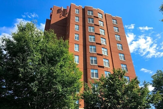 4300 N Carlin Springs Rd in Arlington, VA - Building Photo - Building Photo