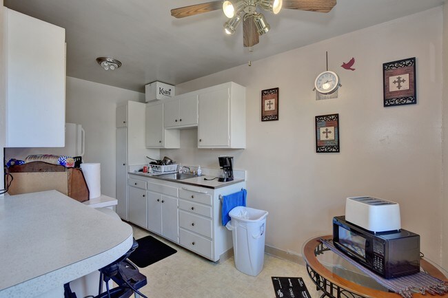 Lincoln Courtyards at 531 Glendora Avenue