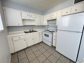1405 N Gray St, Unit Unit 07 in Killeen, TX - Foto de edificio - Building Photo