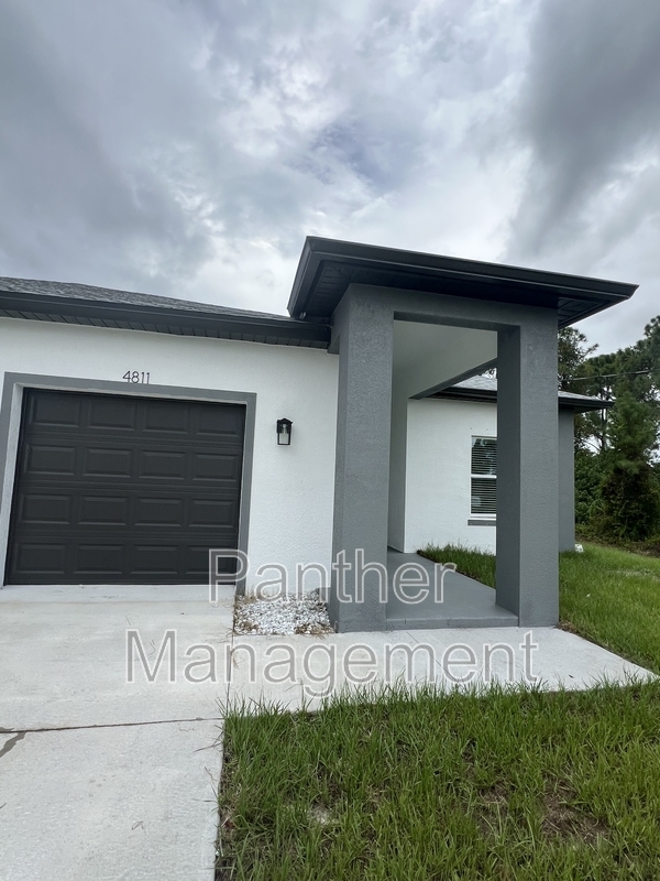 4809 27th St SW in Lehigh Acres, FL - Building Photo - Building Photo