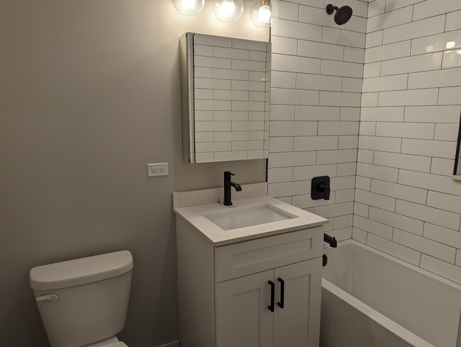 2226 N Kenmore Ave in Chicago, IL - Building Photo - Building Photo