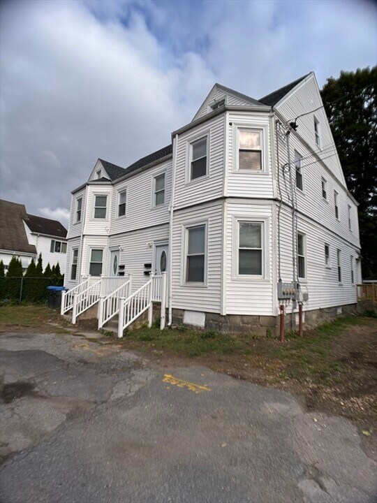 11 Foskett Ct in Natick, MA - Building Photo