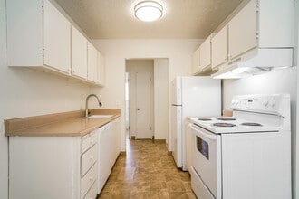 Laurelwood in Portland, OR - Building Photo - Building Photo