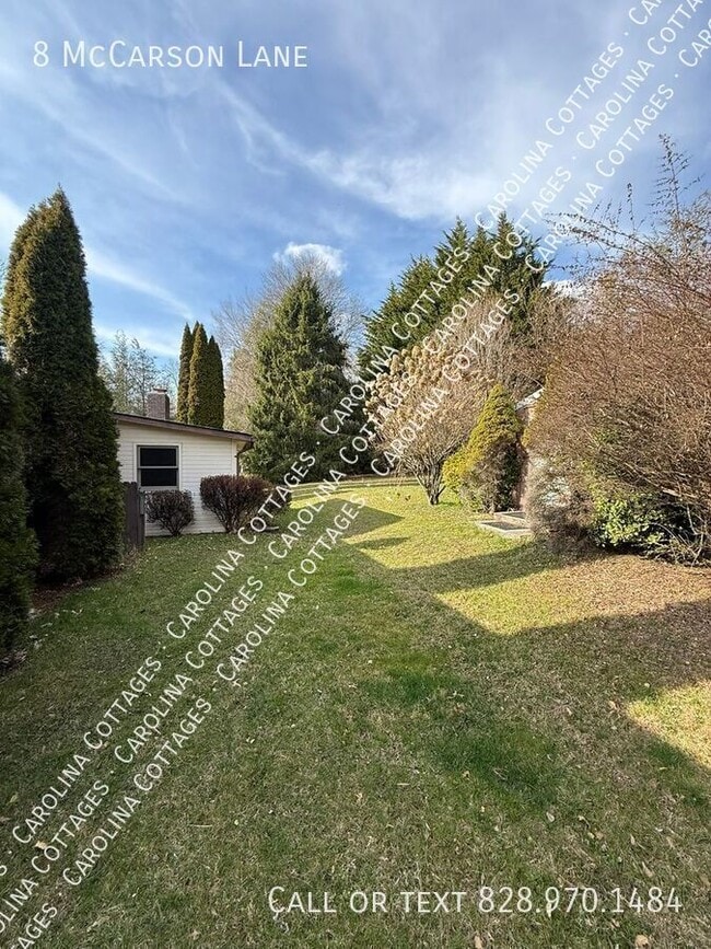 8 McCarson Ln in Hendersonville, NC - Building Photo - Building Photo