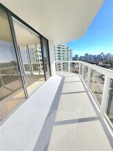20185 E Country Club Dr in Aventura, FL - Building Photo - Building Photo