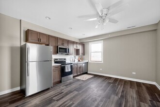 1430 DeKalb Ave in Sycamore, IL - Building Photo - Building Photo