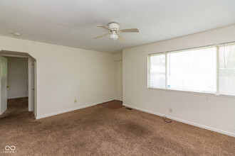 811 Riverside Dr in Greenwood, IN - Building Photo - Building Photo