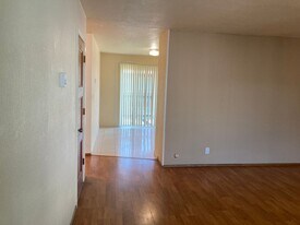 1671 Ferry St in Eugene, OR - Building Photo