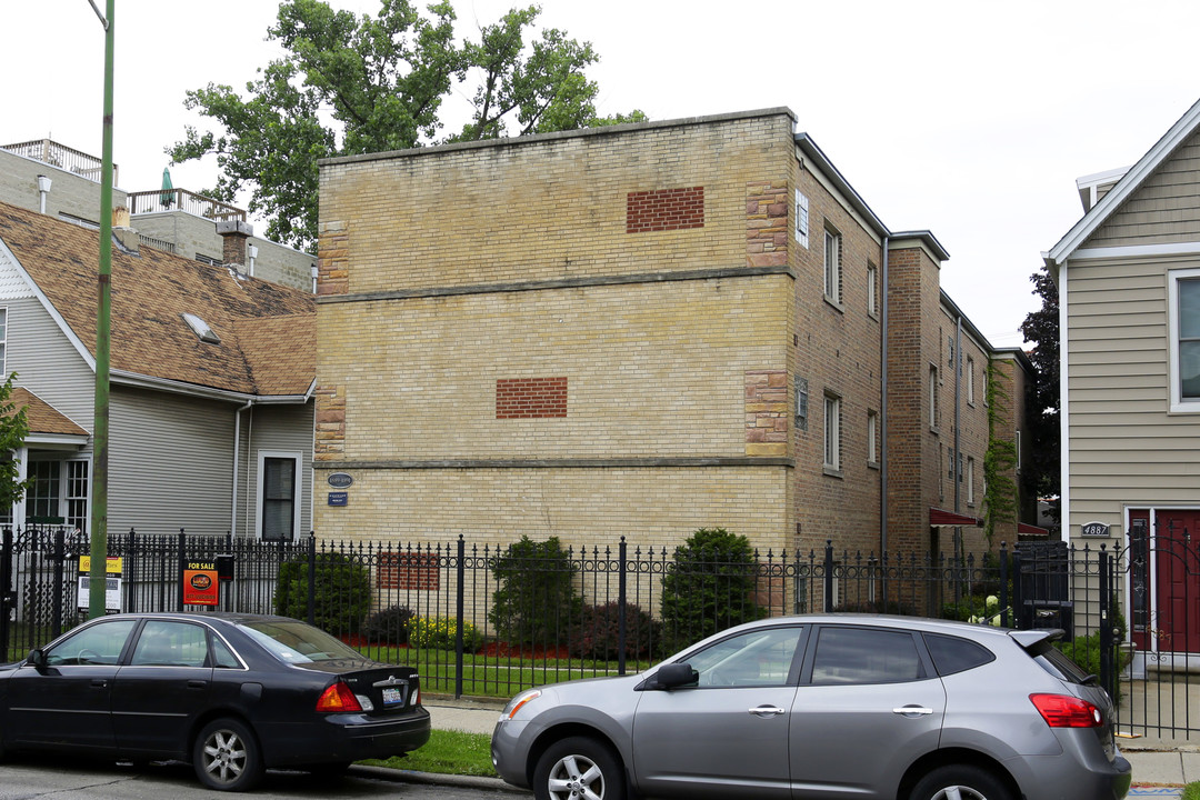 4889 N Ashland Ave in Chicago, IL - Building Photo