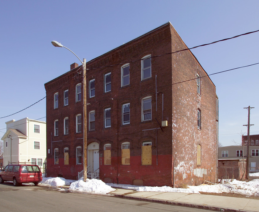 568 S East St in Holyoke, MA - Foto de edificio