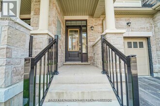 13 Hallmark Way in Whitby, ON - Building Photo - Building Photo
