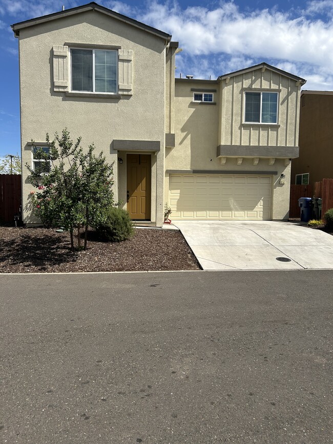 6757 Jujube Ln in Sacramento, CA - Building Photo - Building Photo