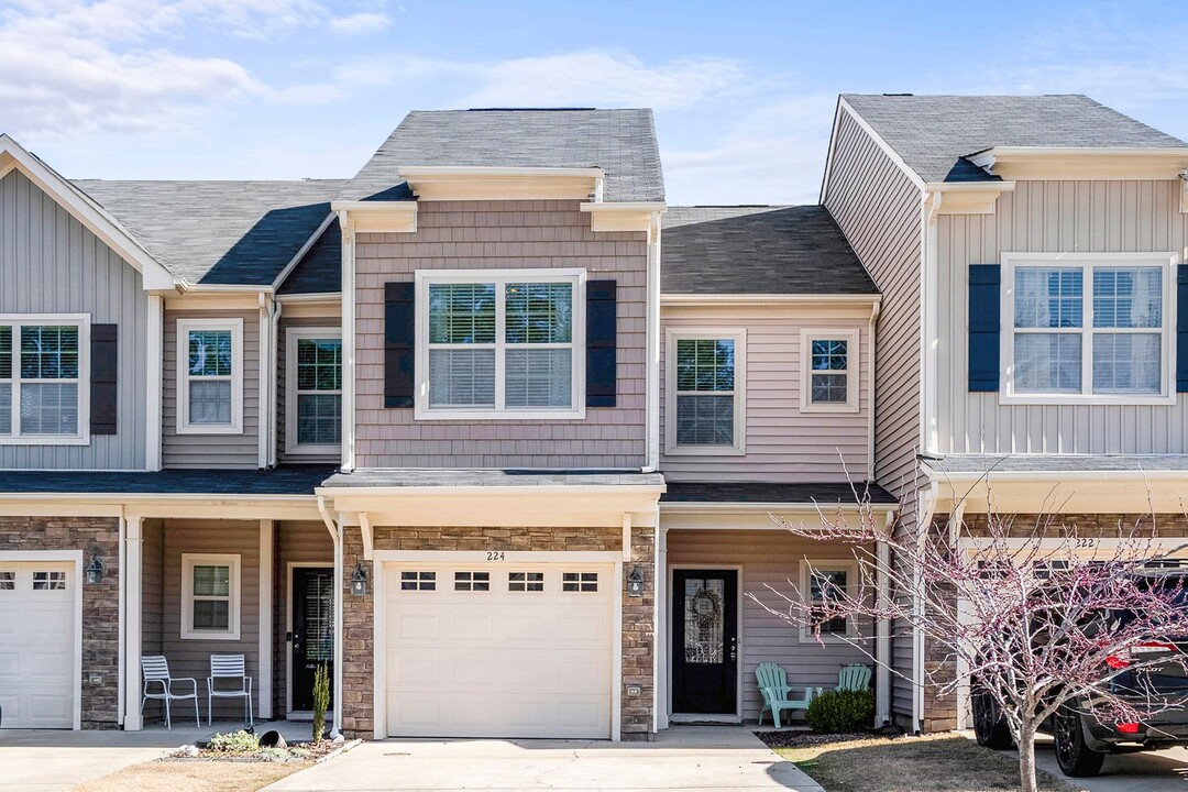 224 Beaconwood Ln in Holly Springs, NC - Building Photo