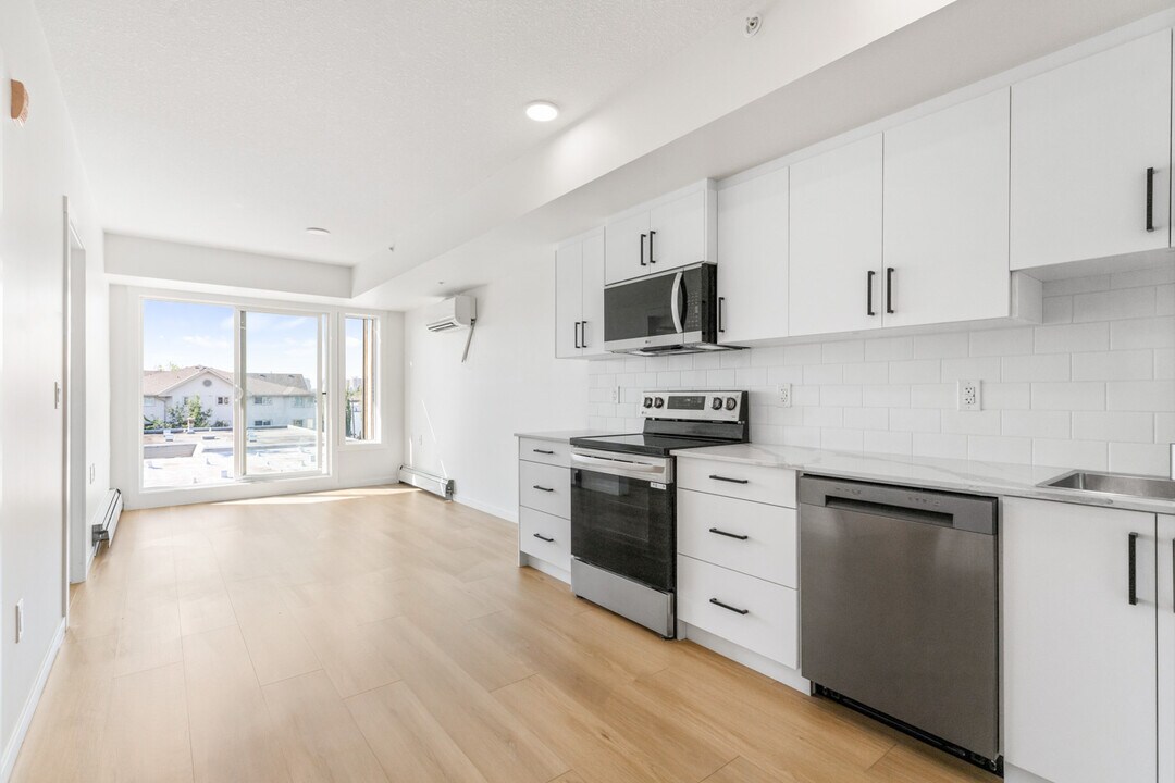 10830-10114 114 St NW in Edmonton, AB - Building Photo