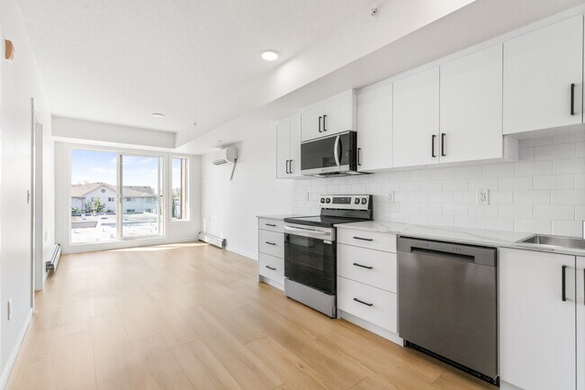10830-10114 114 St NW in Edmonton, AB - Building Photo - Building Photo