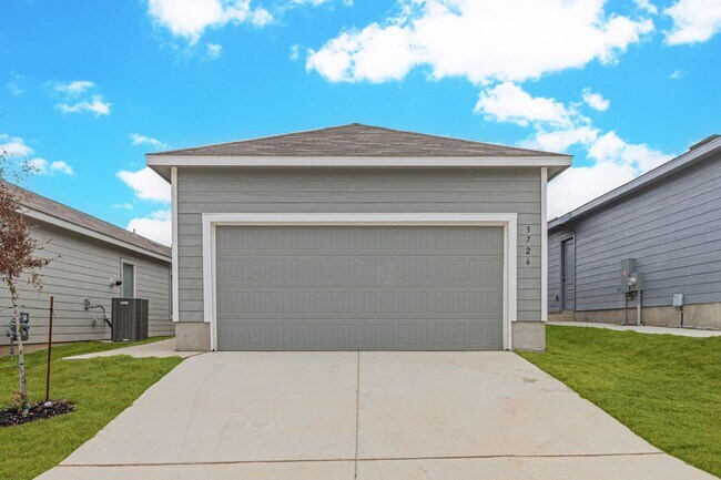 3726 Glade Crk in San Antonio, TX - Building Photo - Building Photo