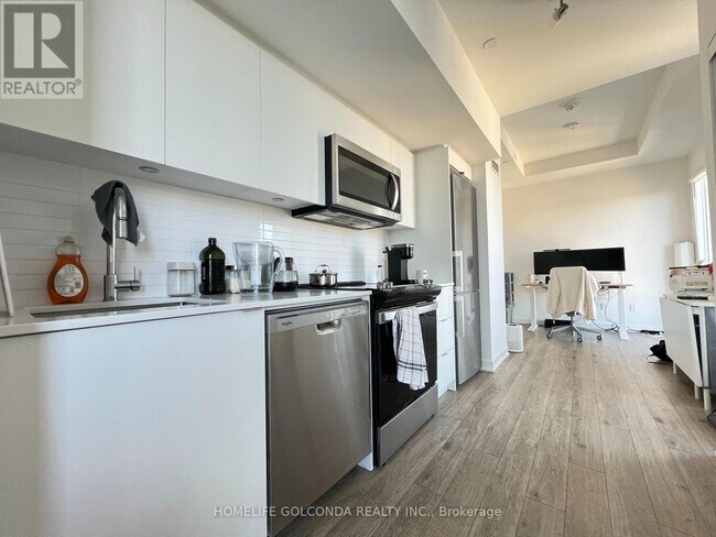 500 Wilson Ave in Toronto, ON - Building Photo - Building Photo