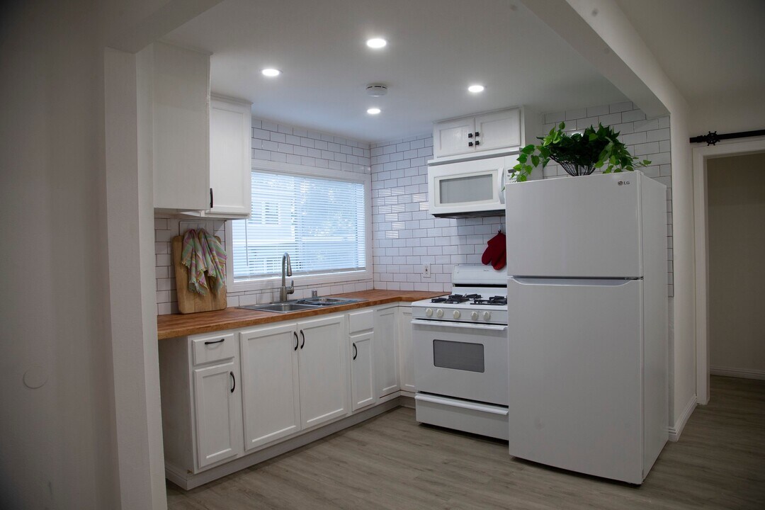 856 Alameda St in Altadena, CA - Building Photo