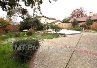 2 Polvadera Ct in Sacramento, CA - Building Photo - Building Photo