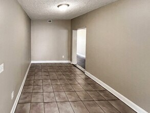 1046 Le Brun Dr in Jacksonville, FL - Building Photo - Building Photo