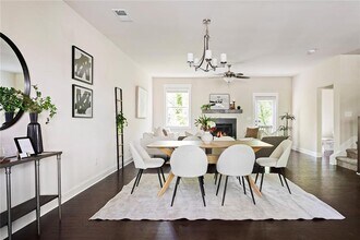 2813 White Oak Ln in Decatur, GA - Building Photo - Building Photo