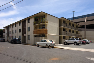 Iolani Banyan in Honolulu, HI - Building Photo - Building Photo