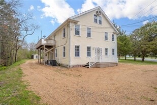 2140 Cedar Rd in Chesapeake, VA - Building Photo