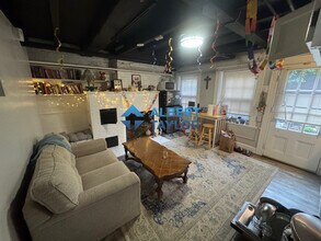 5 Champney Pl, Unit 1 in Boston, MA - Building Photo - Building Photo