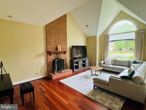 9706 Middleton Ridge Rd in Vienna, VA - Building Photo - Building Photo