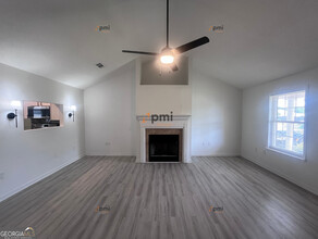 125 Galaxy Ave in Bonaire, GA - Foto de edificio - Building Photo