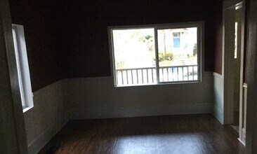 1007 SE Clatsop St in Portland, OR - Building Photo - Building Photo