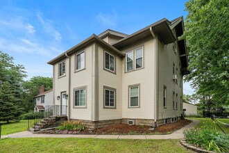 1125 Orange Ave E, Unit Top Floor 1 in St. Paul, MN - Building Photo - Building Photo