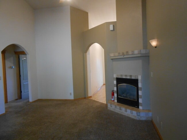 1021 SW Crosscut Ct in Bend, OR - Building Photo - Building Photo