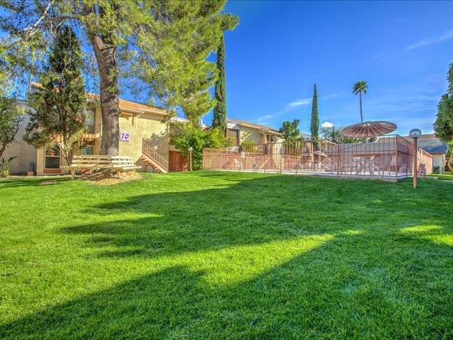 1600 N Wilmot Rd in Tucson, AZ - Building Photo - Building Photo