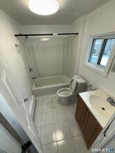 172 Dekalb Ave, Unit 2 in Bridgeport, CT - Foto de edificio - Building Photo