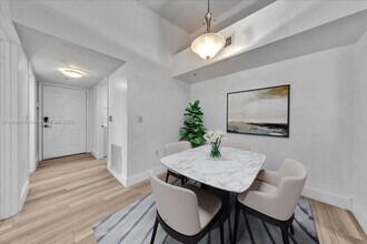 2516 Centergate Dr in Miramar, FL - Building Photo - Building Photo