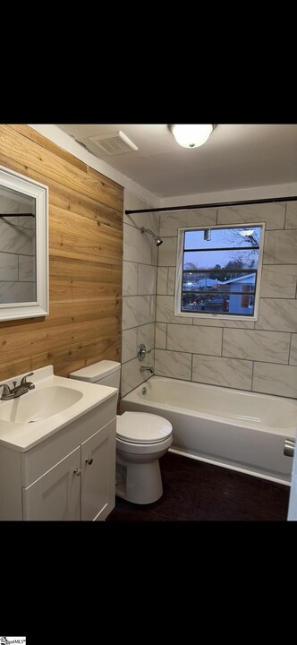 212 Short Peeler St in Gaffney, SC - Building Photo