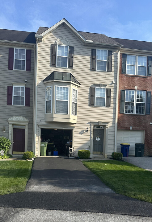 7023 S Sentinel Ln in York, PA - Building Photo