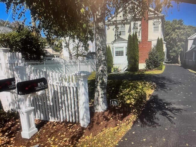 876 Oldfield Road in Fairfield, CT - Building Photo - Building Photo