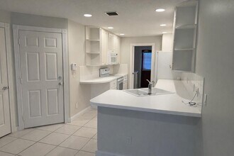 3200 W Community Dr in Jupiter, FL - Foto de edificio - Building Photo