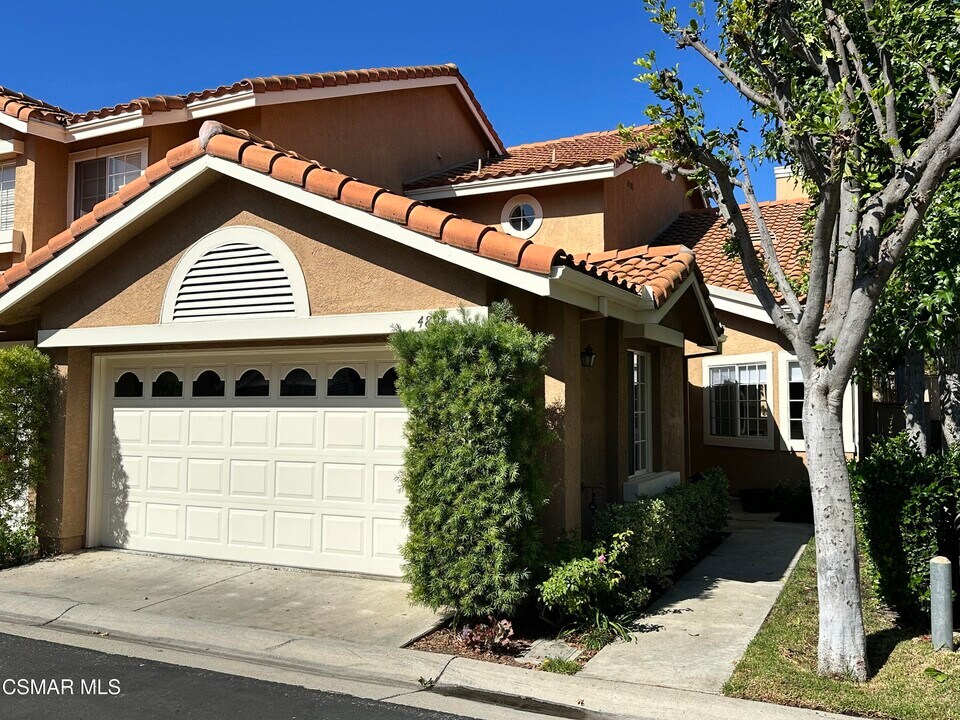 4895 Martona Dr in Oak Park, CA - Building Photo