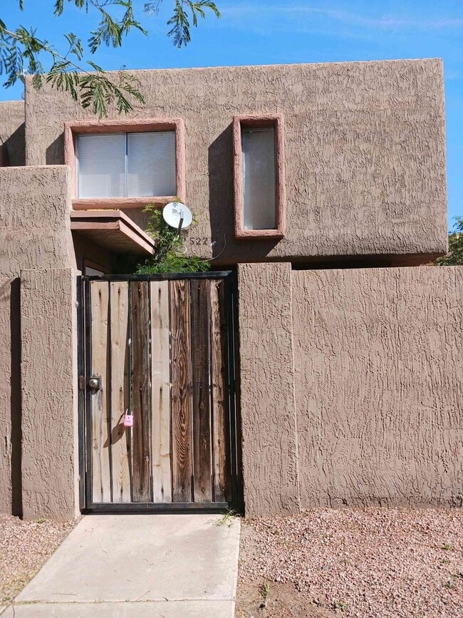 property at 5221 W Lynwood St