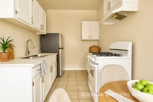 5606 S Figueroa St, Unit 9 in Los Angeles, CA - Building Photo