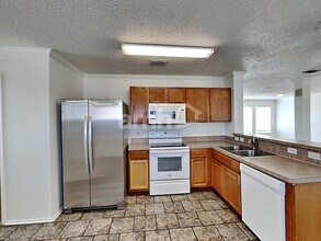 2440 Marimont Ln in Lancaster, TX - Foto de edificio - Building Photo