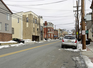 Yorkview Gardens in Carlstadt, NJ - Building Photo - Building Photo