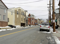 Yorkview Gardens in Carlstadt, NJ - Foto de edificio - Building Photo